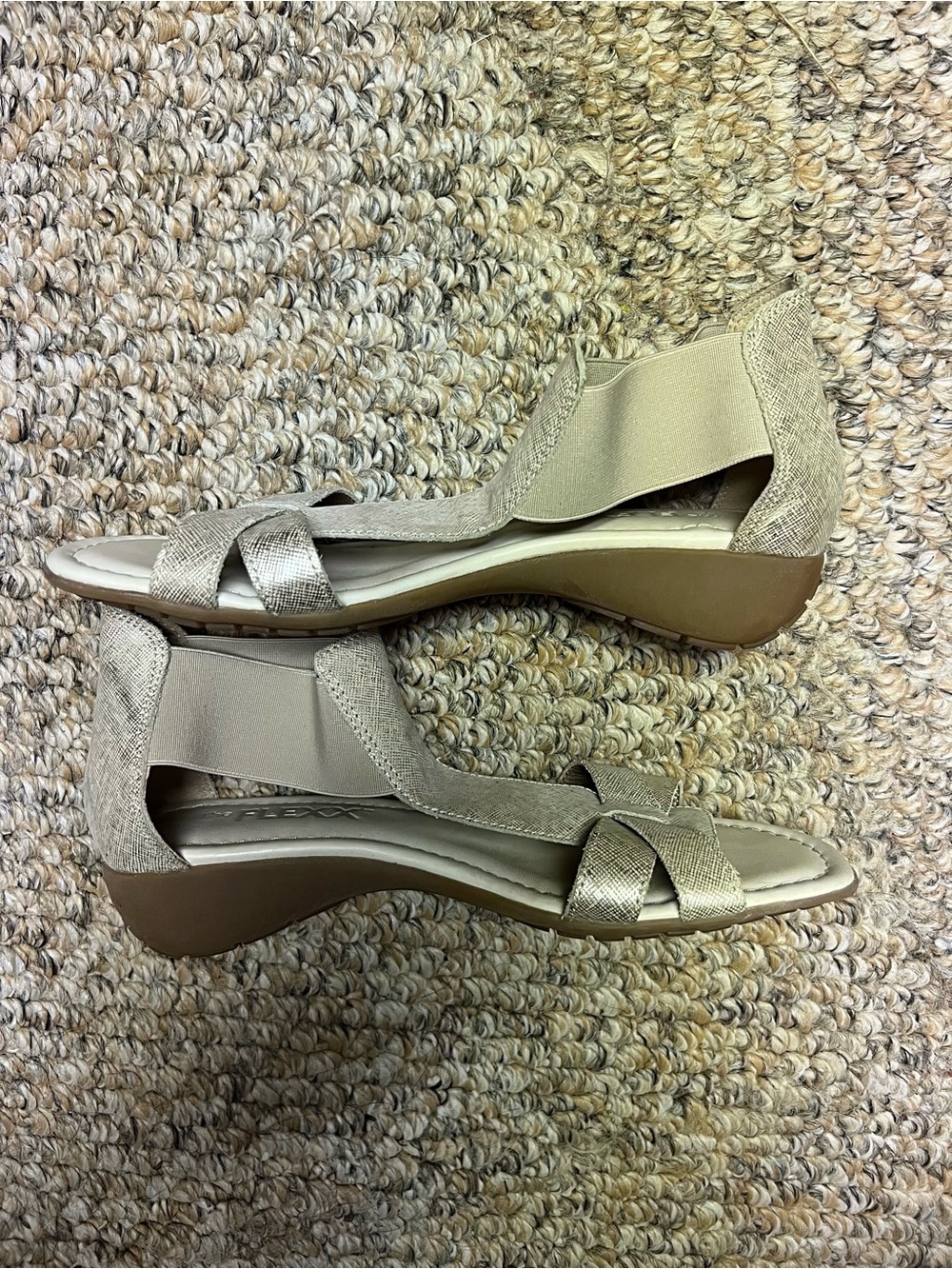 The Flexx Women's Beige Wedge Sandals Gold Metallic Color Size 7